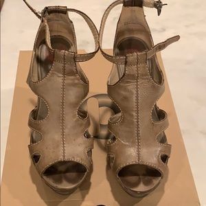 Big Buddha gray wedges